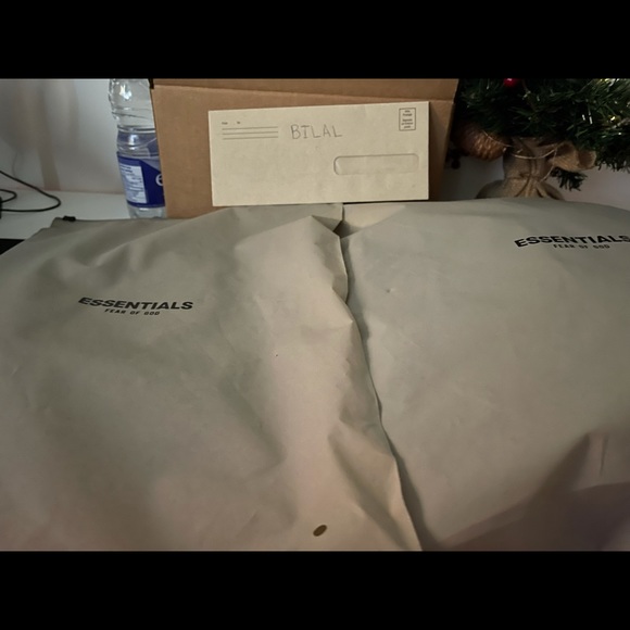 2 Tshirts (1S / 1M)Essentials Fear Of God Black - Picture 1 of 3